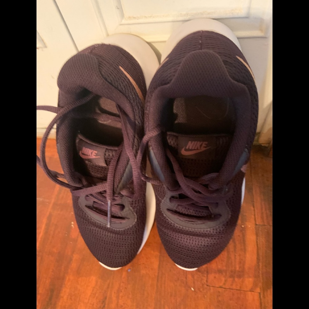 Nike shoes - Picture 4 of 4
